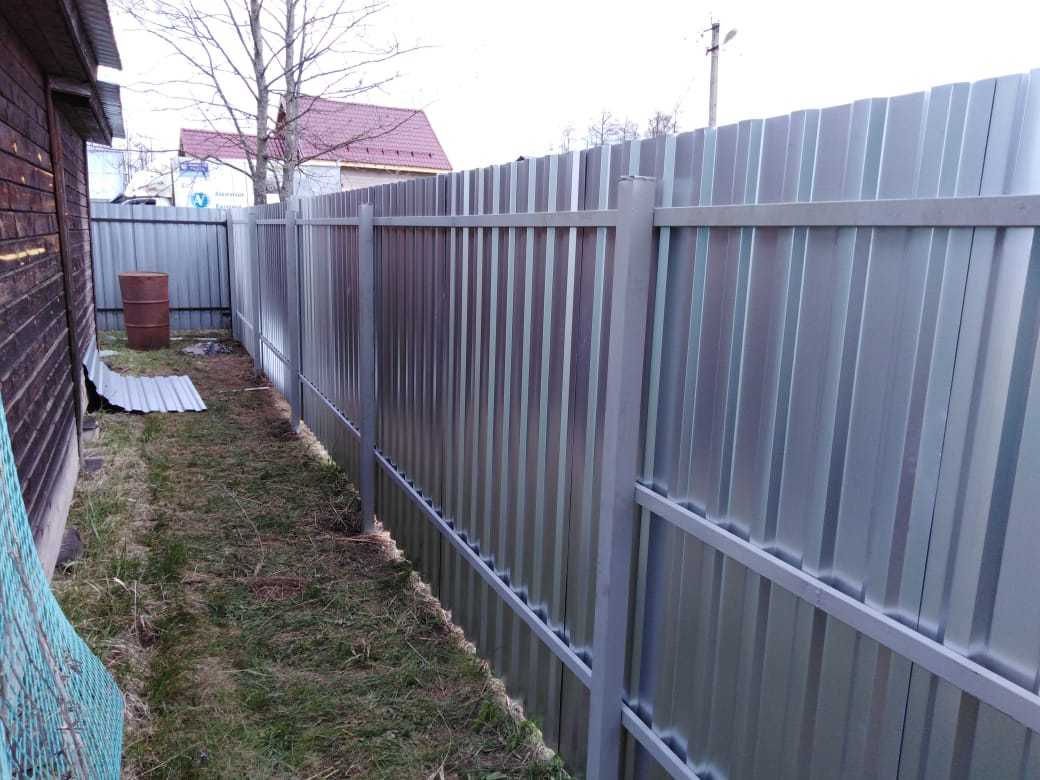 Купить Оцинкованный забор из профлиста 1,6 м в Москве по цене от 1150 руб. Оцинкованный забор из профлиста 1,6 м купить Москва